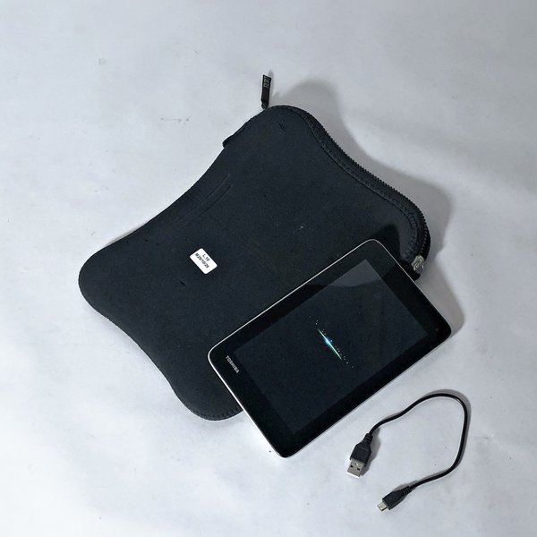 Tablet Toshiba con Cable y Estuche (Funciona) - imagen 1