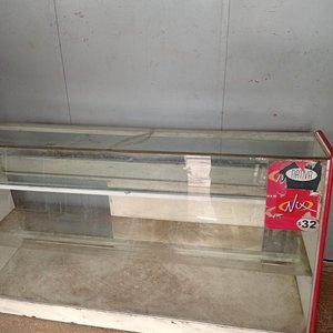 Vitrina Exhibidora Comercial de 2 Metros con Estantes - imagen 2