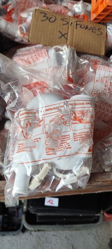 Lote de 30 sifones de goma para plomería - imagen 1