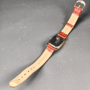 Reloj Citizen Quartz Dorado con Malla de Cuero - imagen 6