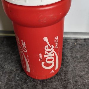 Vaso Coca-Cola Rojo con Tapa y Sorbete - imagen 3
