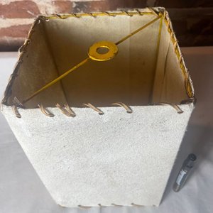 Pantalla de Lámpara Artesanal en Lonja de Cuero - imagen 3