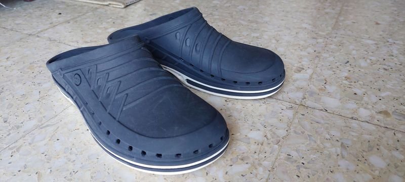 Zapatos SUECOS AZULES de cuero azul y negro - imagen 3