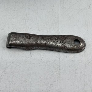 Destapador Antiguo "Malta Montevideana" y Mano de Maniquí Gris - imagen 2