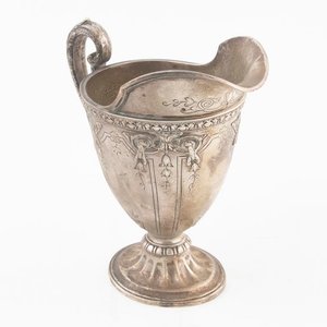 Lechera Antigua de Plata Labrada con Relieve de Flores - imagen 3