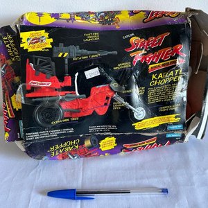 Lote siguiente: Vehículo de juguete Street Fighter Karate Chopper