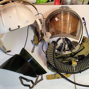 Lote siguiente: Casco de Piloto Soviético GSH-4 Presurizado para Vuelos Estratosféricos - Años 80
