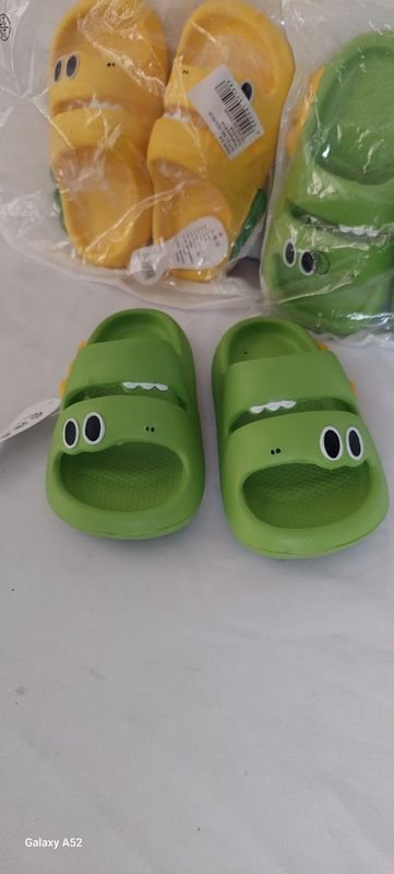 Calzado de goma con caras y accesorios divertidos - imagen 3