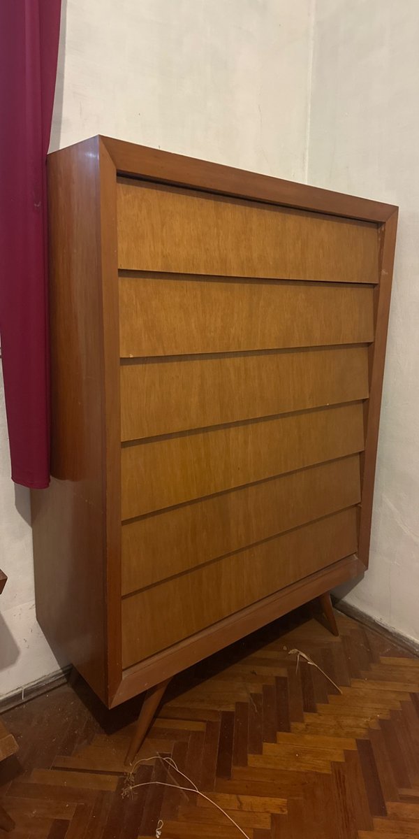 Cómoda de madera estilo retro