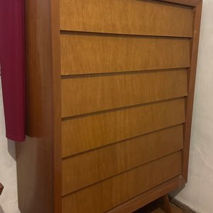 Lote anterior: Cómoda de madera estilo retro