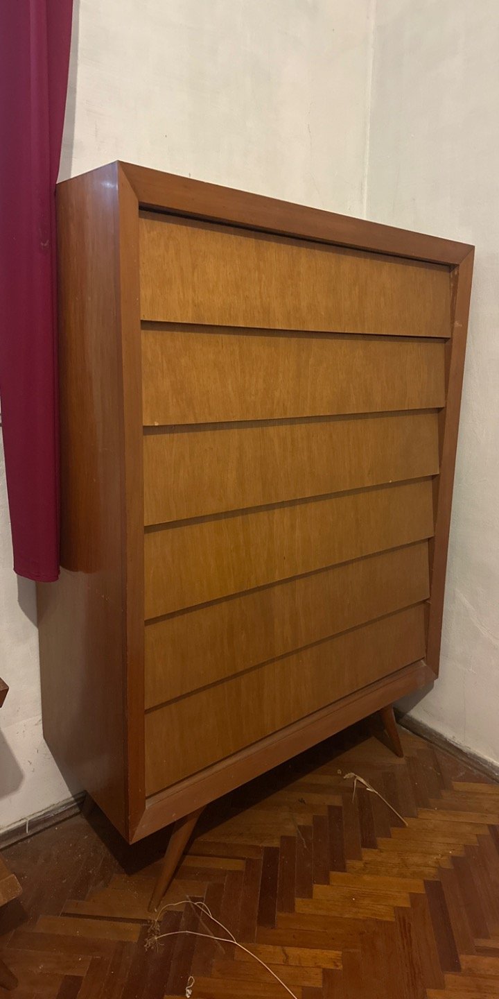 Cómoda de madera estilo retro