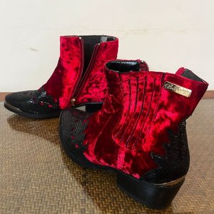 Botas Cortas Tejano Terciopelo Rojo y Charol Negro Talle 36 Belmour - imagen 6
