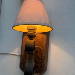 Lámpara de Pared Rústica de Madera y Hierro Forjado - imagen 4