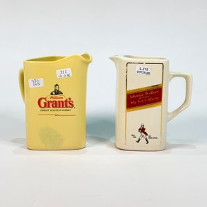 Lote siguiente: Dos Jarras de Cerámica para Whisky: Grants y Johnnie Walker