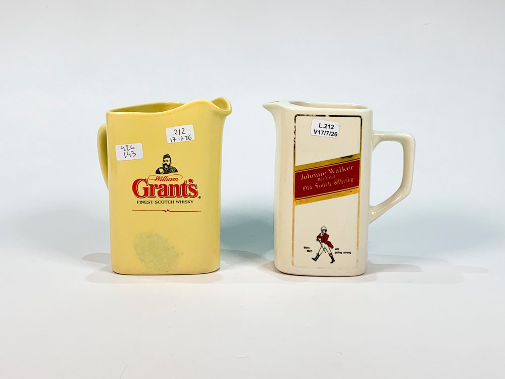 Dos Jarras de Cerámica para Whisky: Grants y Johnnie Walker