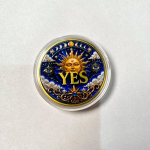 Moneda Coleccionable "Yes/No" con Diseño Celestial y Ojo - imagen 2