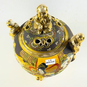 Potiche de Porcelana Satsuma con Figuras y Detalles Dorados - imagen 2