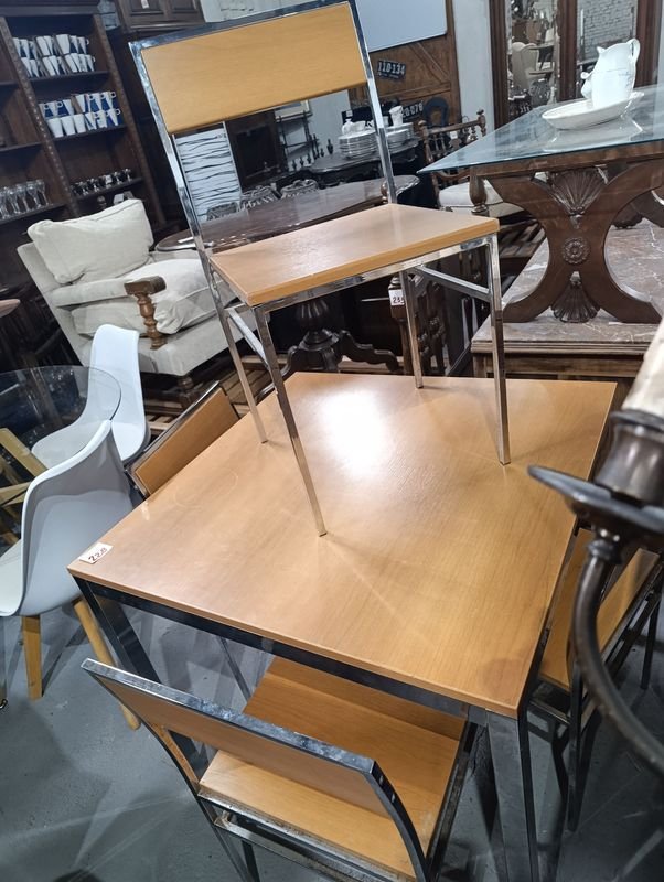 Juego de Comedor: Mesa Cuadrada de Madera y Metal con 4 Sillas