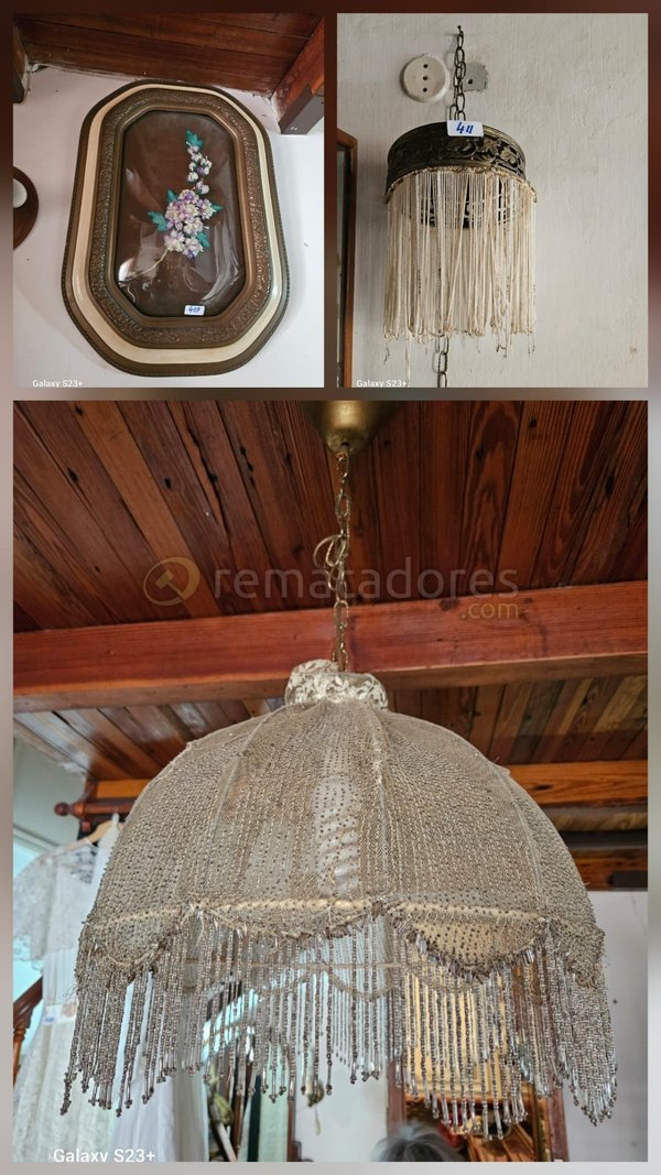 Lámpara de techo colgante antigua con flecos y apliques florales