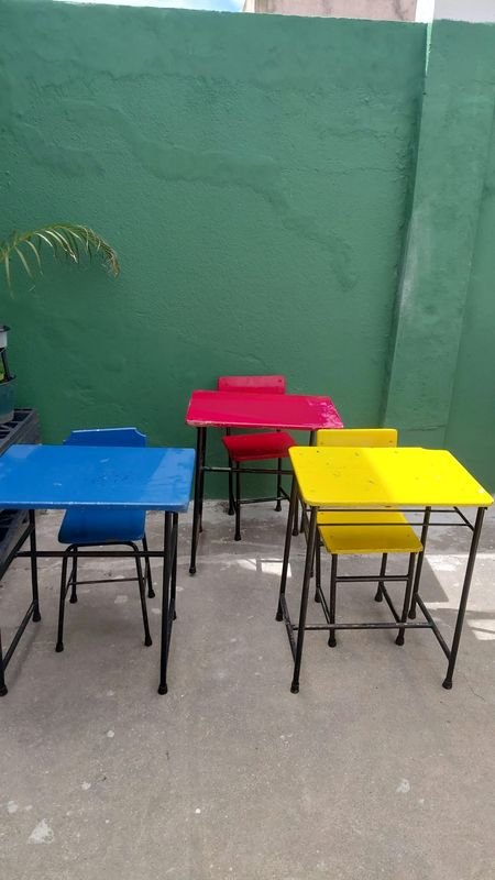 Juego de Mesa y Silla Escolares de Colores - imagen 1