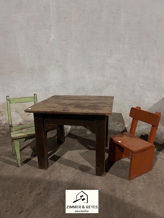 Mesa y Sillas Infantiles de Madera