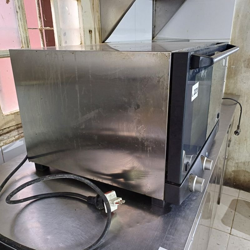 Horno convector marca Lisa en mal estado - imagen 2