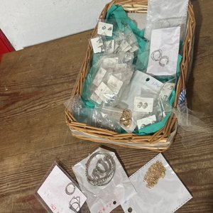 Lote anterior: Canasto con Bijouterie Variada