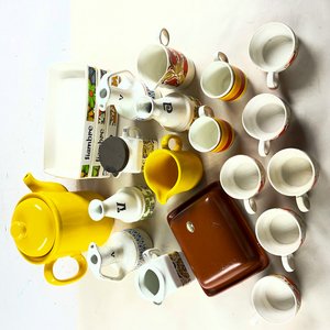 Juego de Vajilla con Tetera, Pocillos, Mantequera, Aceitera y Vinagrera - imagen 2