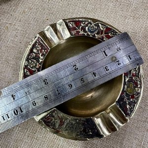 Lote de 2 Ceniceros Decorativos Antiguos: Bronce y Metal Esmaltado - imagen 4