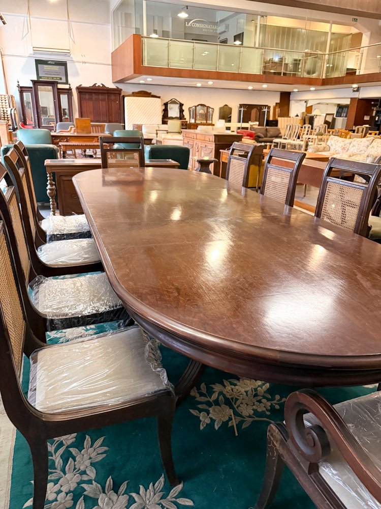 Mesa de Comedor Ovalada de Madera con 6 Sillas Estilo Clásico