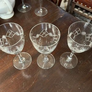 Juego de 5 Copas Antiguas de Cristal Tallado con Diseño Geométrico - imagen 3