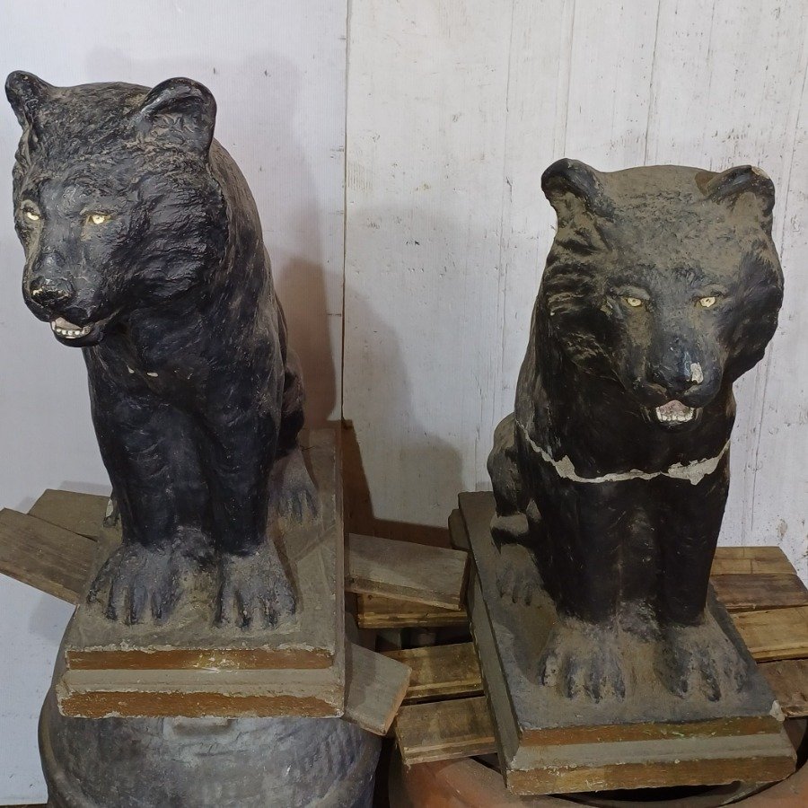 Lote anterior: Figuras de pumas en material, algunas con daños