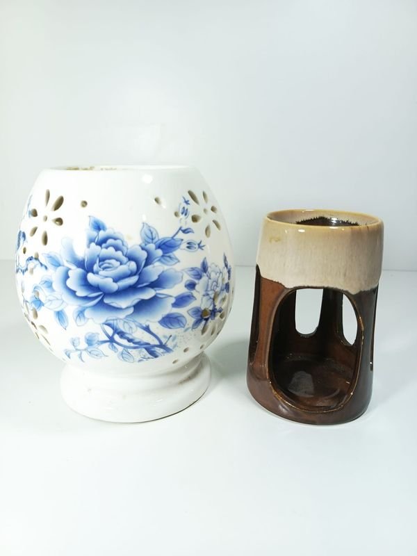 Dos Hornitos Aromaterapia Cerámica: Diseño Floral y Beige/Marrón