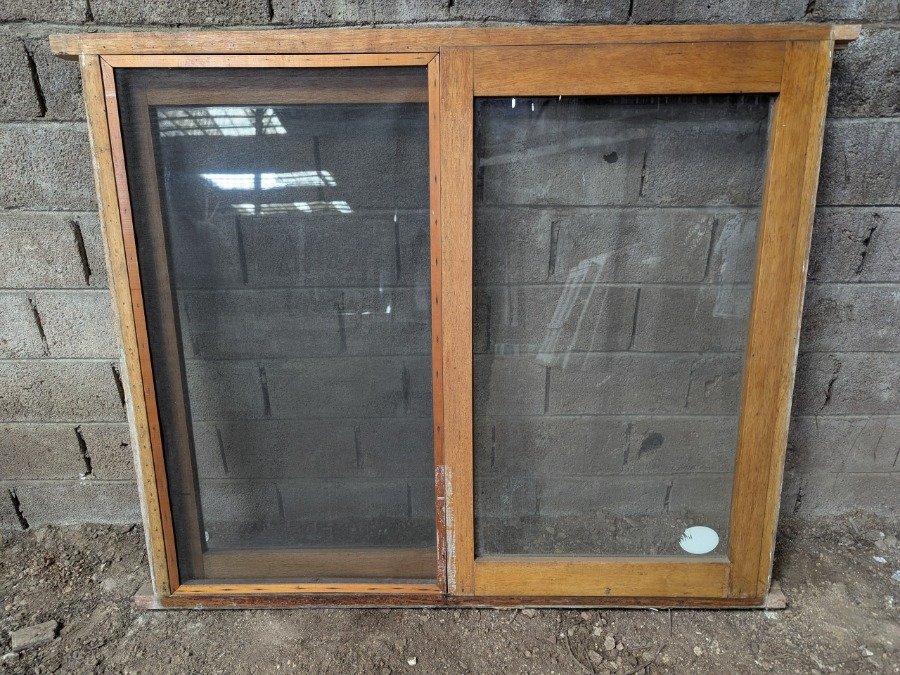 Ventana con dos hojas corredizas y marco de cedro - imagen 3
