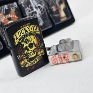 Encendedor Metálico con Diseño de Calavera "Lucky R" - imagen 3