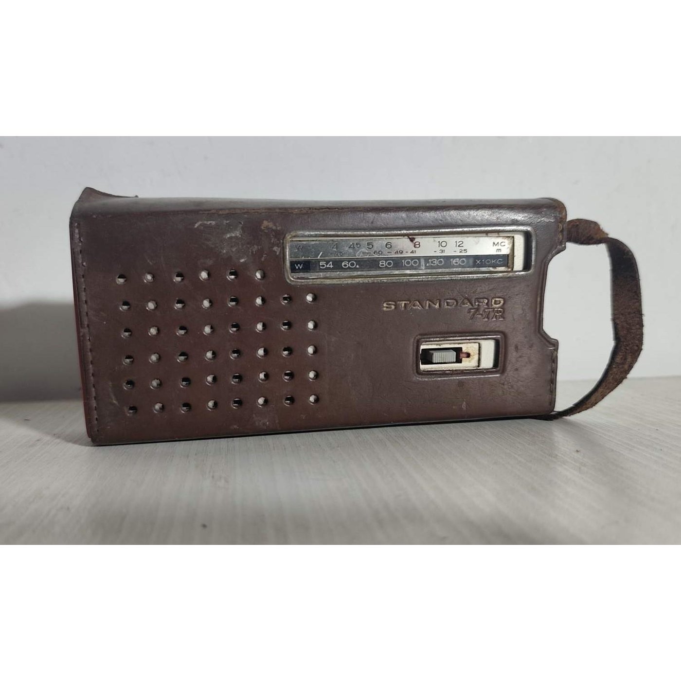 Antigua Radio Standard 7-tr a Transistores (no funciona)