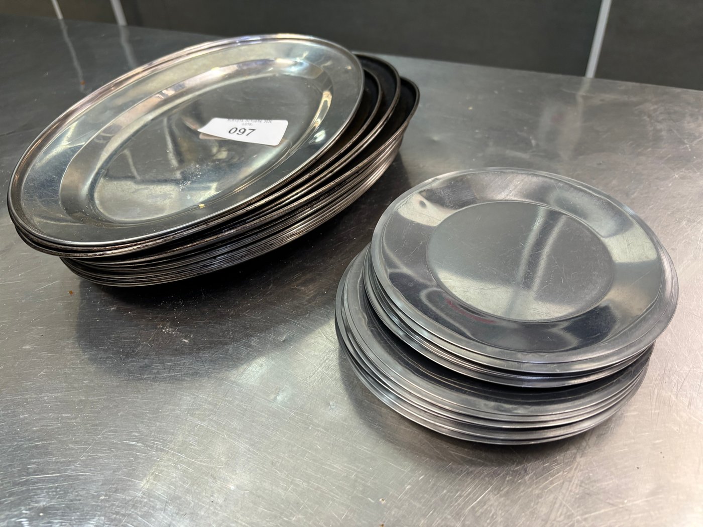 Conjunto de Bandejas y Platos Ovalados de Acero Inoxidable