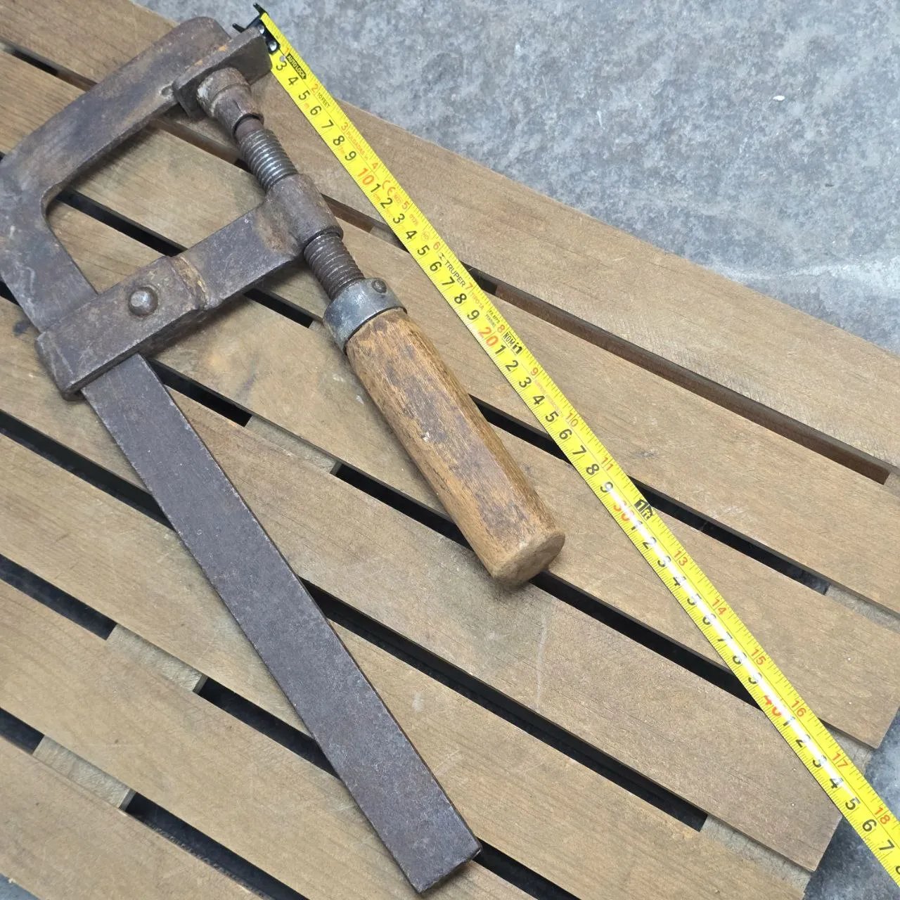 Clampas de metal y madera para trabajo - imagen 3