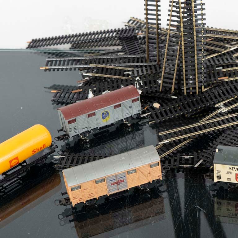 Lote de trenes y accesorios para modelado - imagen 2