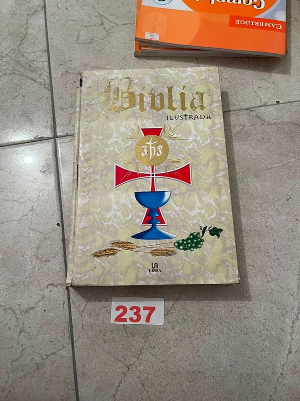 Biblia Ilustrada Edición 2009 con Ilustraciones de Antonio Perera