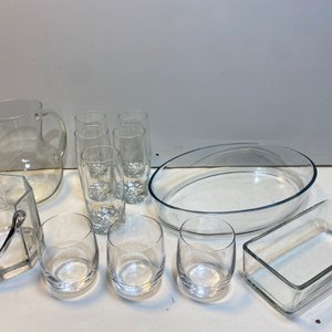 Lote siguiente: Jarra de Vidrio, Hielera Metálica y Vasos Surtidos con Fuentes