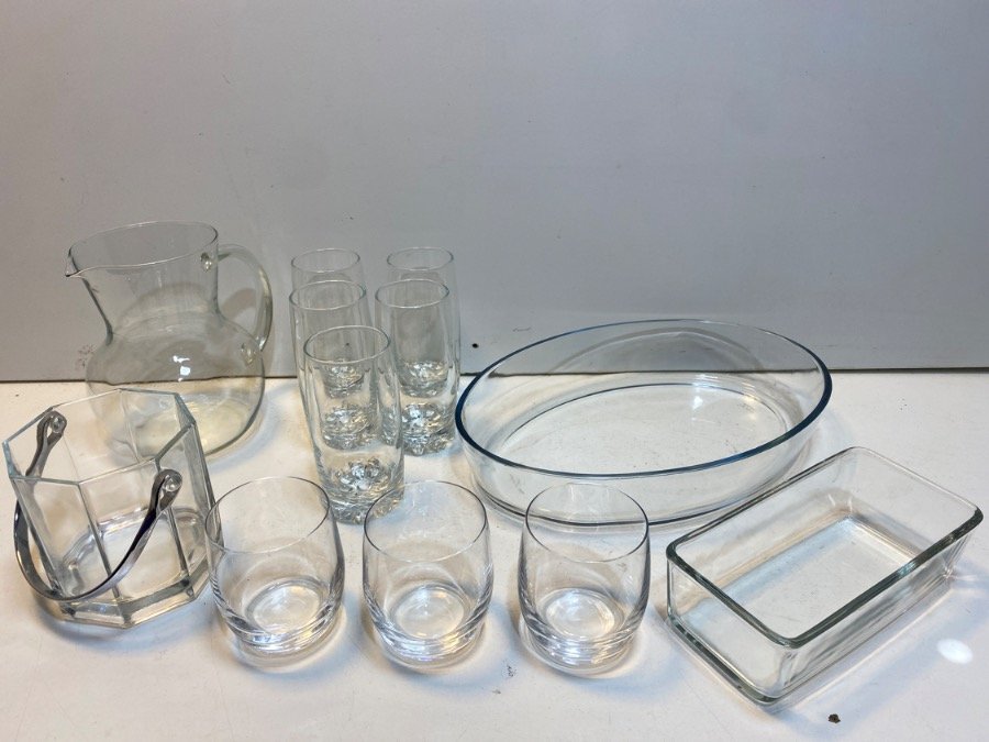 Jarra de Vidrio, Hielera Metálica y Vasos Surtidos con Fuentes