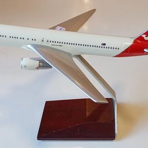 Lote siguiente: Maqueta Avión Boeing 767 Qantas Space Models London Escala 1/200
