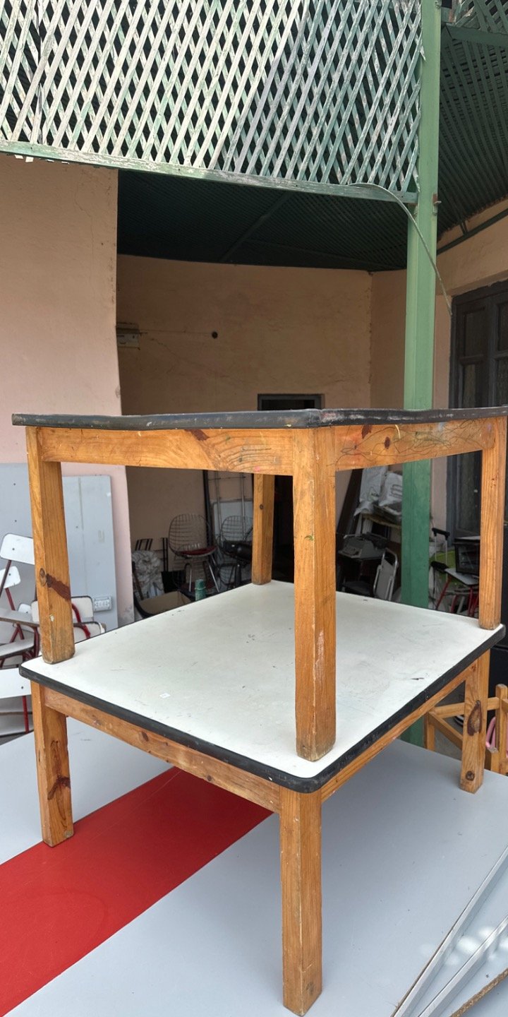Lote anterior: Mesa de madera con diseño lattice
