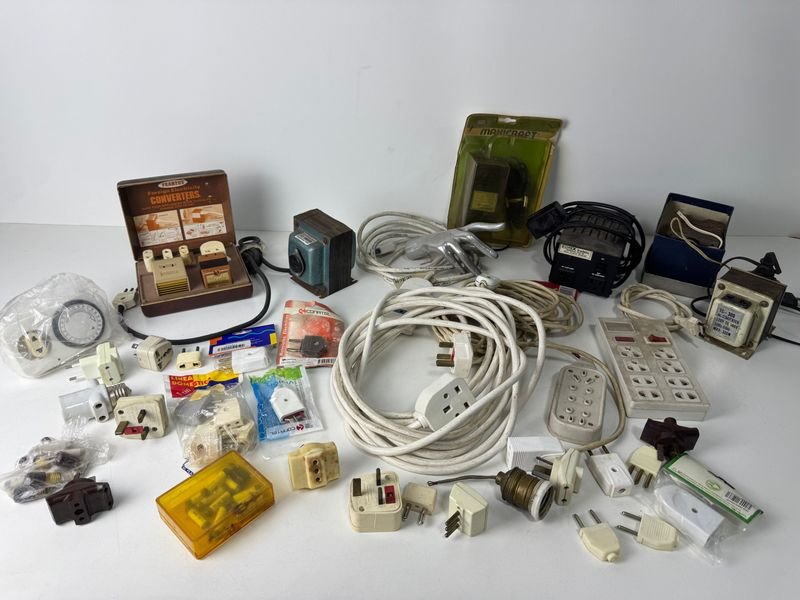 Lote siguiente: Lote de Transformadores y Alargues para Electricidad