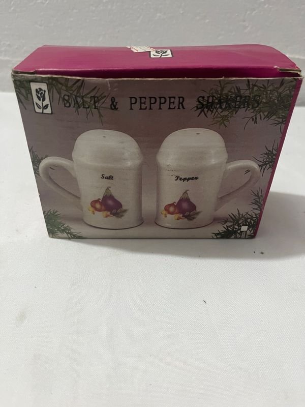 Salero y pimentero con diseño de uvas