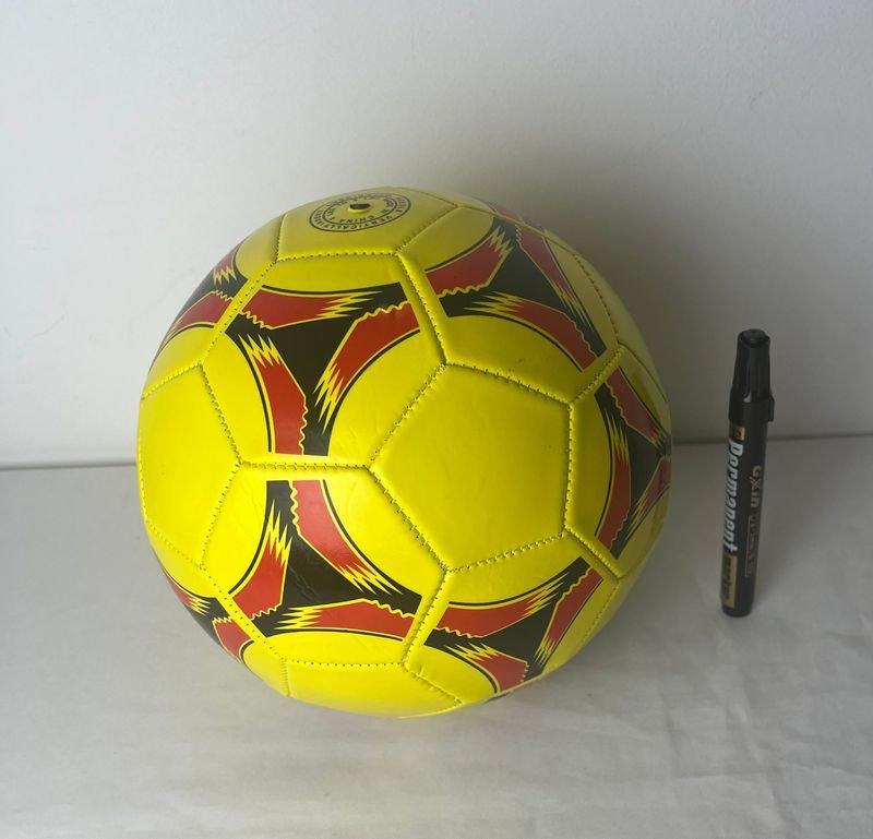 Pelota de fútbol y lápiz para niños - imagen 4