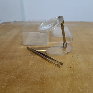 Lupa de Relojero o Filatélico con Pinza y Estuche - imagen 1