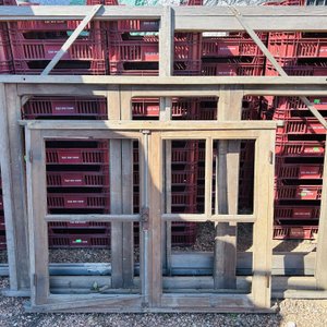 Lote anterior: Lote #041 – Tres ventanas en madera con detalles – 230×150 – 190×120 – 135x100cm