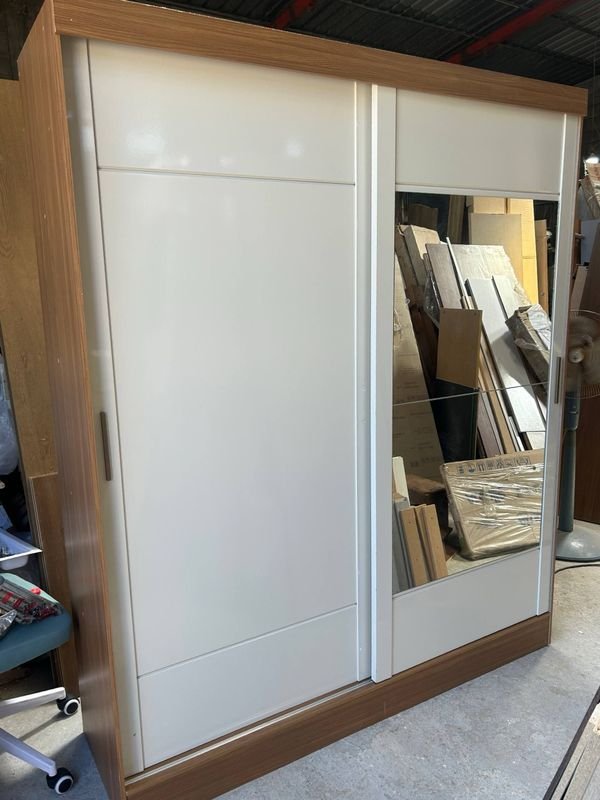 Gabinete Blanco con Espejo y Puertas Corredizas - imagen 6